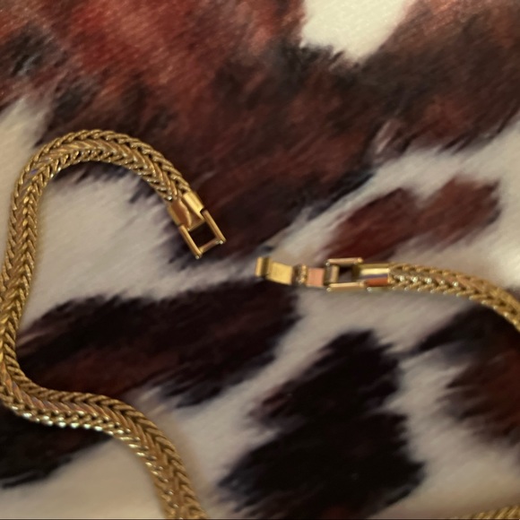 Never worn necklaces one has a glass heart the other is a gold chain - Picture 6 of 8